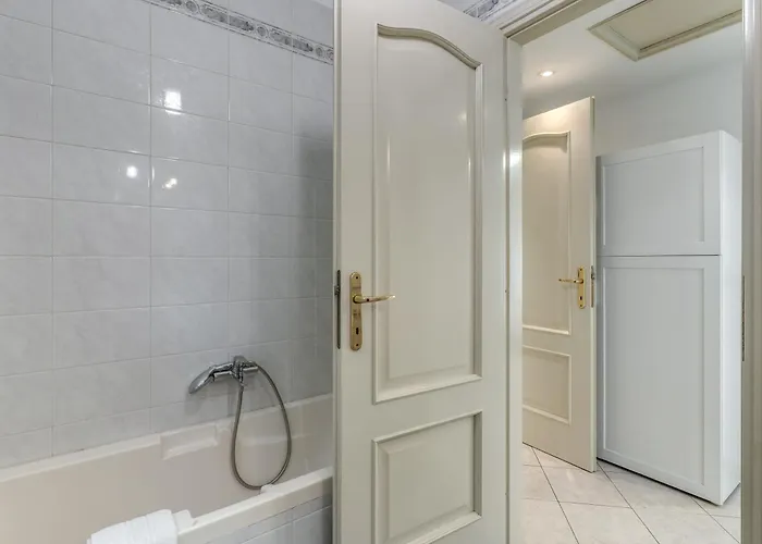 Spacious Flat Near Vaticano *